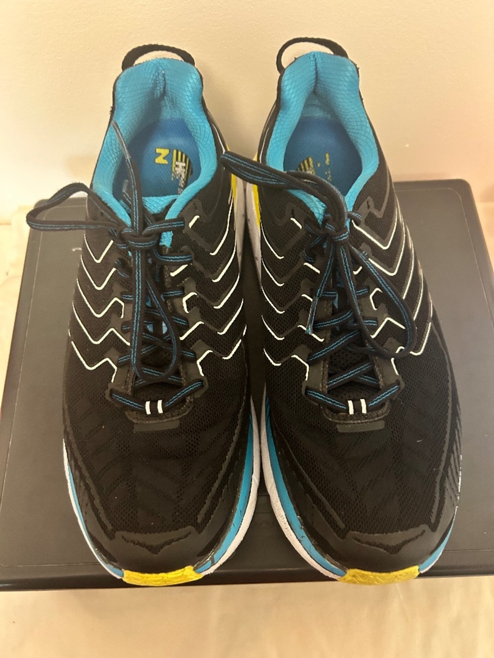 Hoka One One Clifton 4 Men’s Size 8.5 Black Cyan Citrus Cushioned Running Shoes